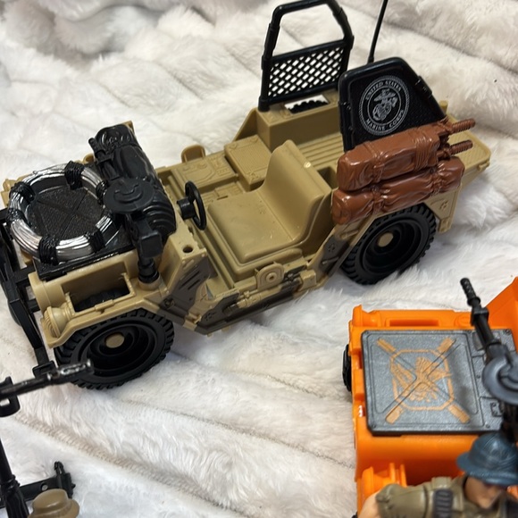 Vintage Military Vehicles and Action Figures Bundle - Picture 2 of 6